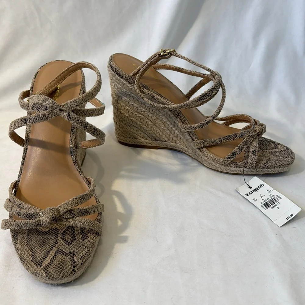 NWT Express black/tan snake print wedge sandals. Size 9. Fabric uppers.